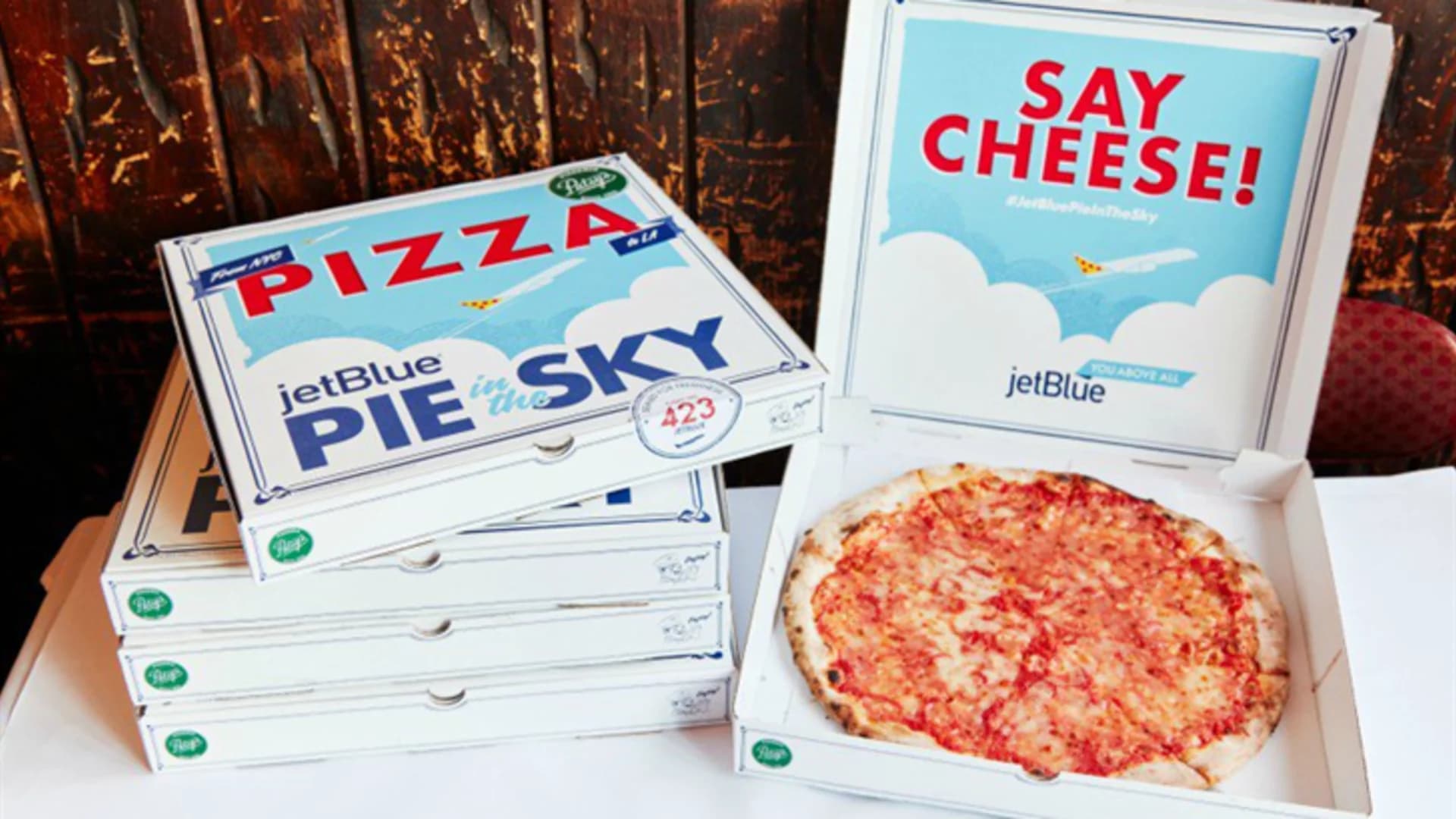 #N12BX: JetBlue delivers New York pizzas to L.A.