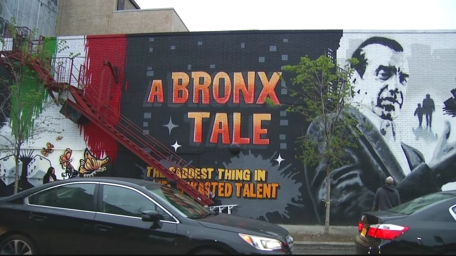 ‘Bronx Tale’ star returns to borough to examine new artwork