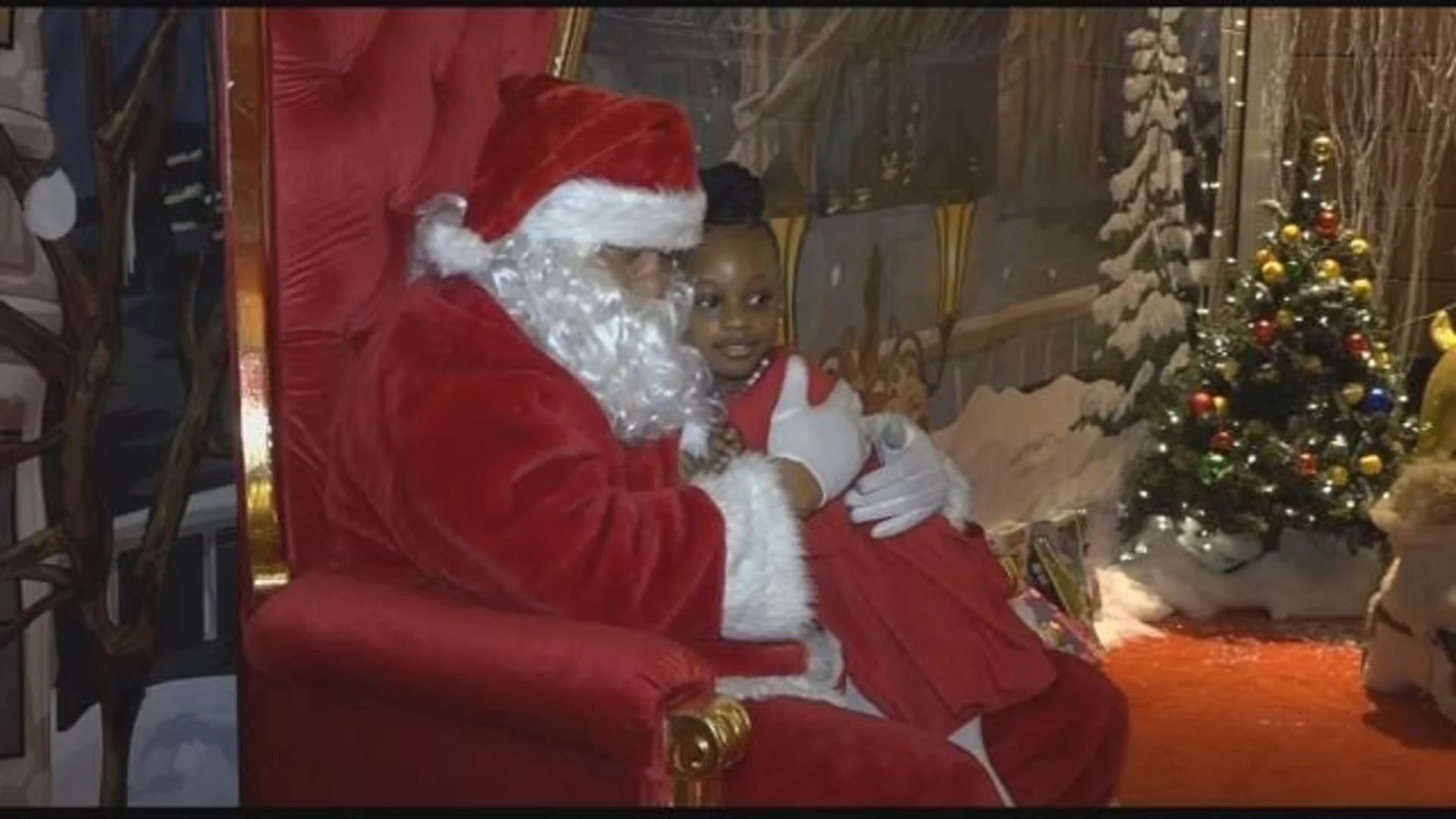 Santa at Atlantic Terminal Mall draws community’s praise
