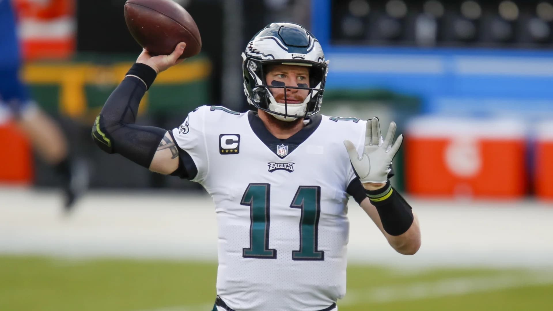 AP source: Eagles send Carson Wentz to Colts for draft picks