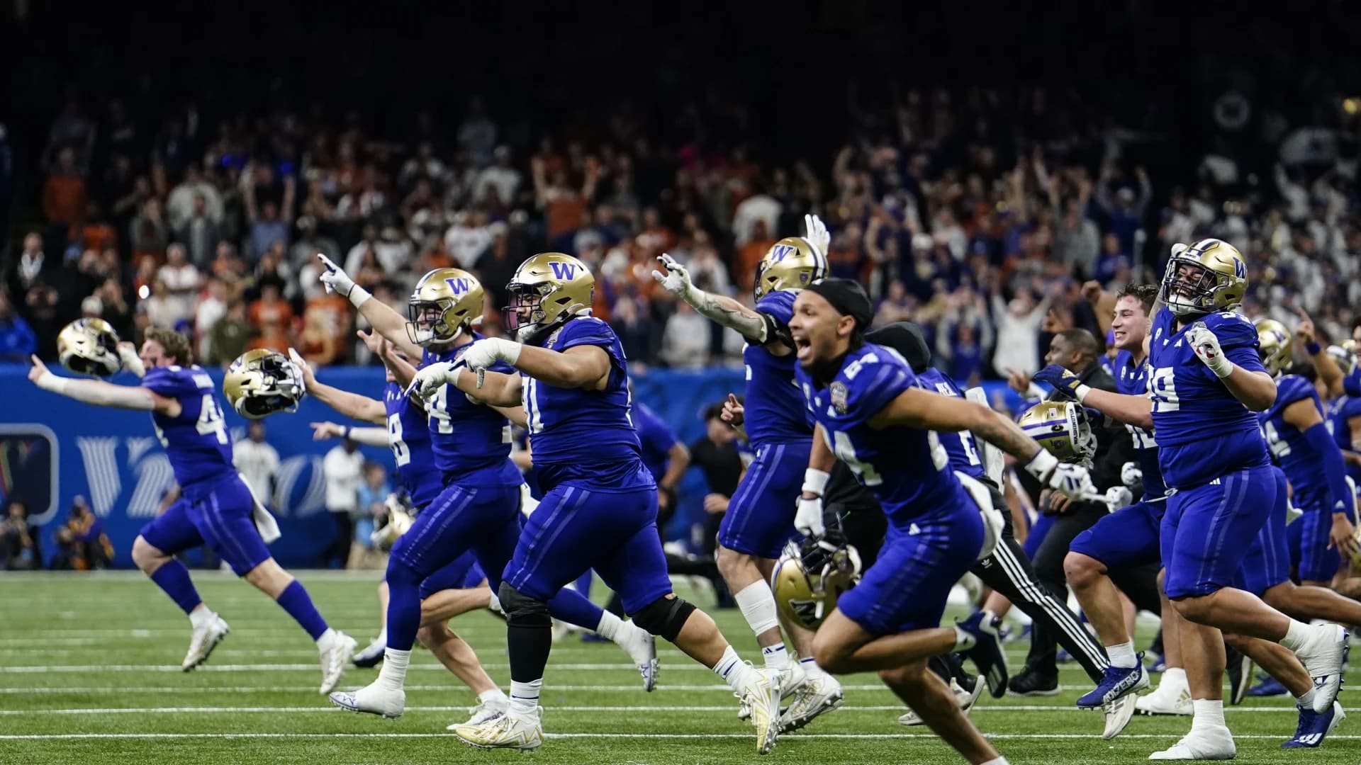 Washington gives Pac-12 chance to be conference of champions in football 1 more time before leaving