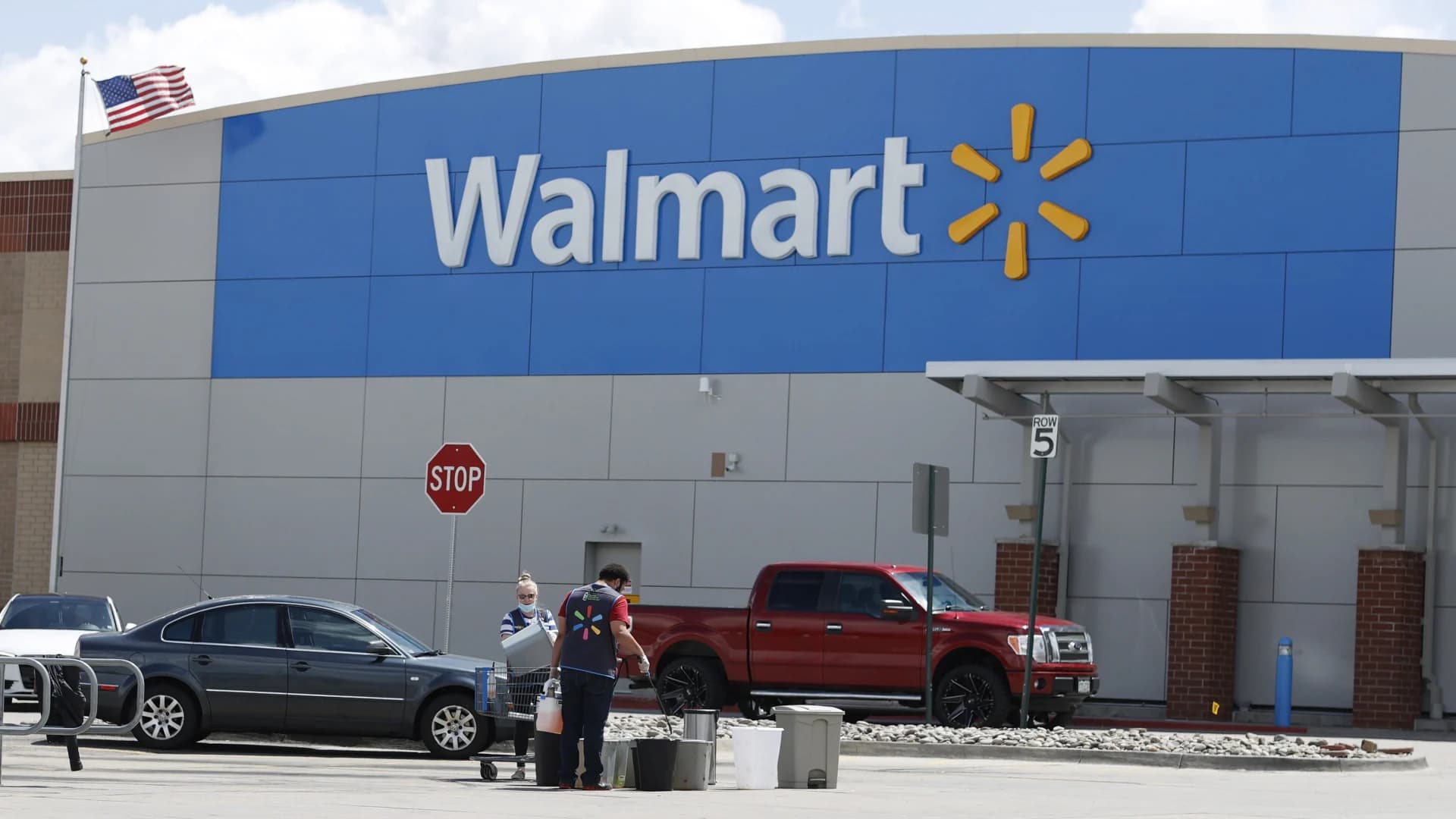 Walmart to require customers to wear masks at all its stores