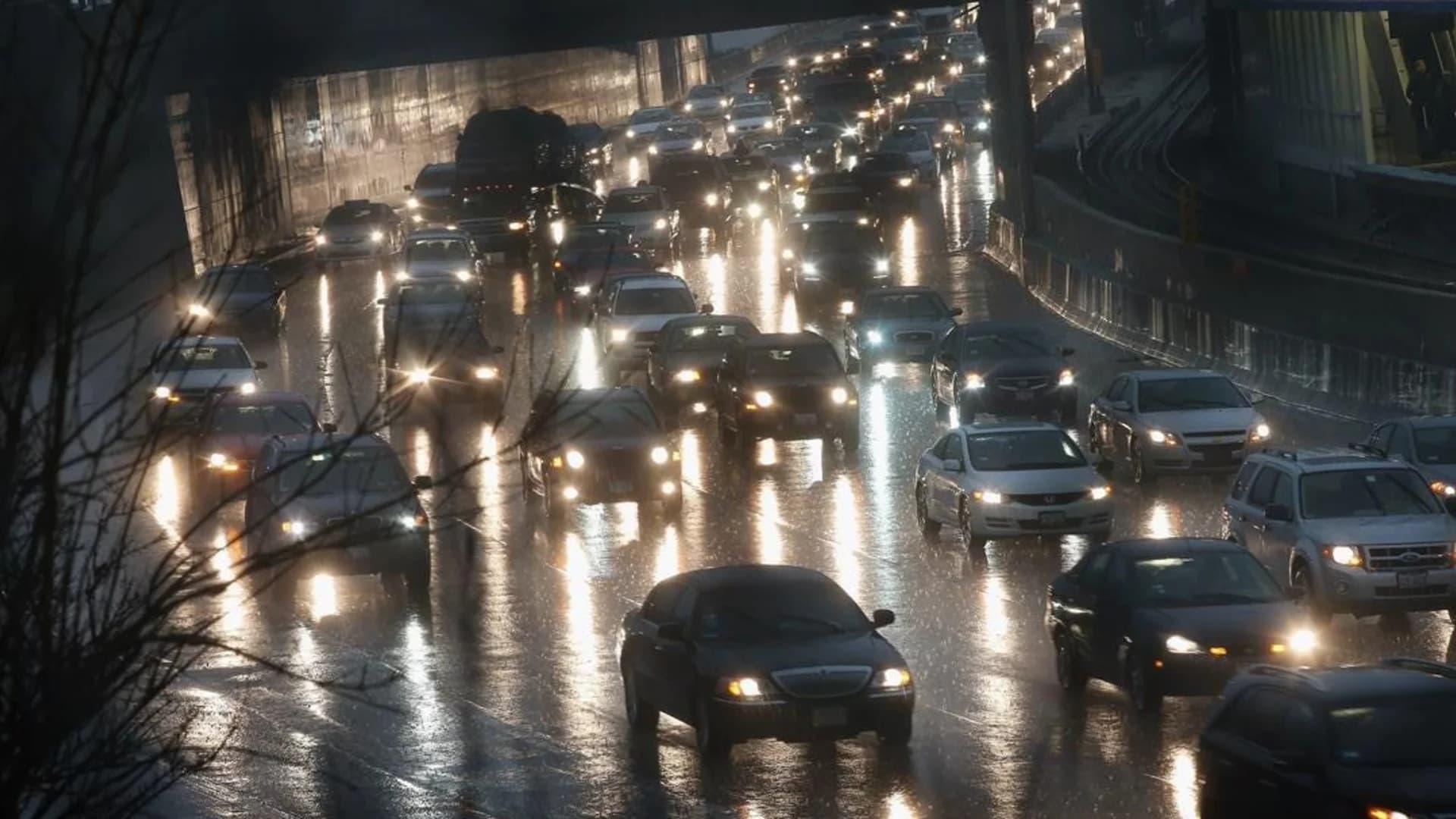 Soaking rain makes for dreary Monday evening commute