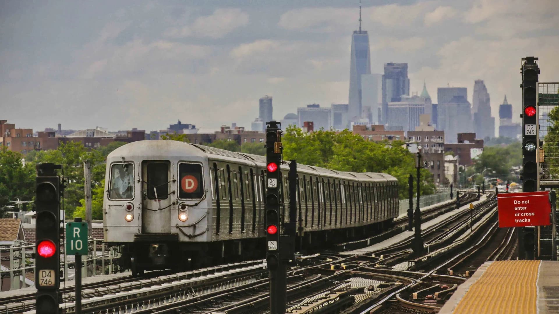 MTA to hold public meeting on new train linking Brooklyn, Queens