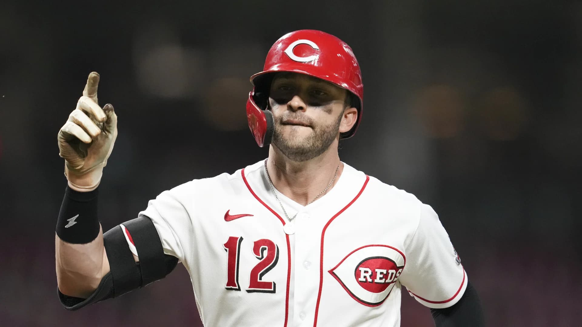 Mets get Naquin, reliever from Reds for 2 minor leaguers