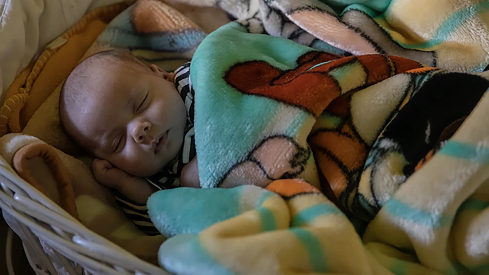 US safety agency approves federal standards for infant sleep products