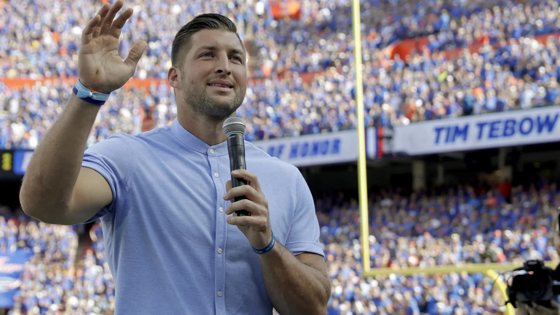 Tim Tebow signs with Jaguars, rejoins Meyer as tight end