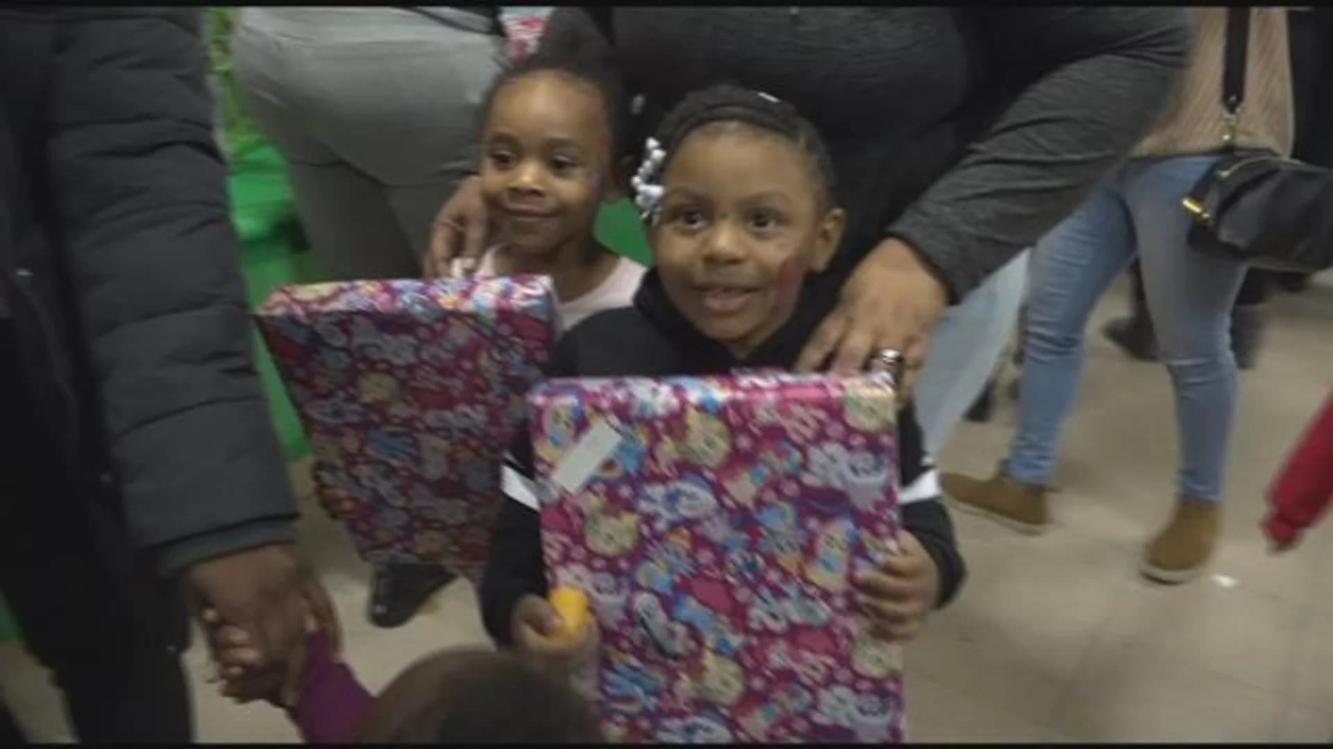 Bronx woman spends birthday giving out toys to kids