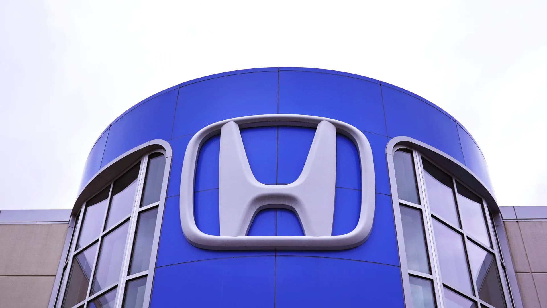 Honda recalls more than 330,000 vehicles due to mirror issue