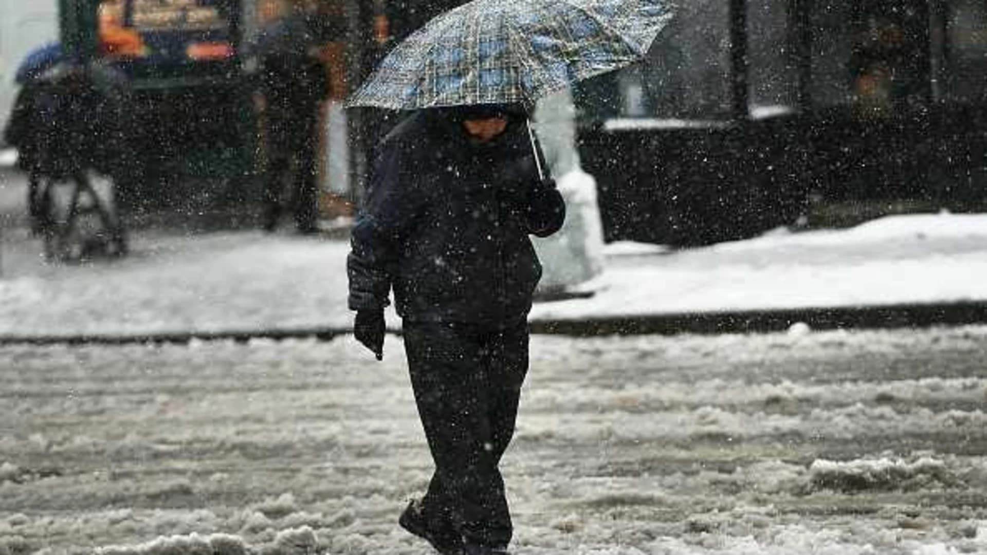 6 inches of snow, heavy rain cause commute headaches across the Bronx