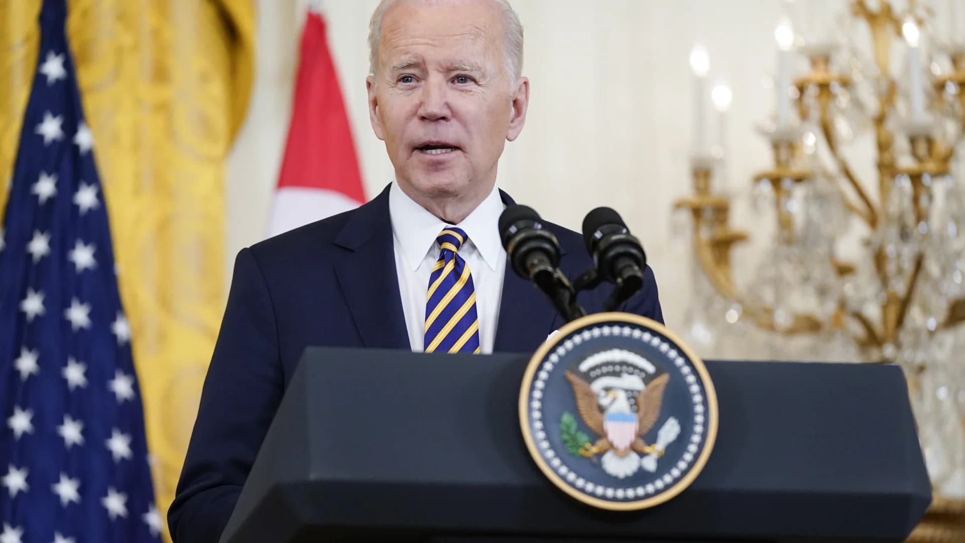AP-NORC poll: Biden’s approval rating dips to 39%, lowest level of presidency