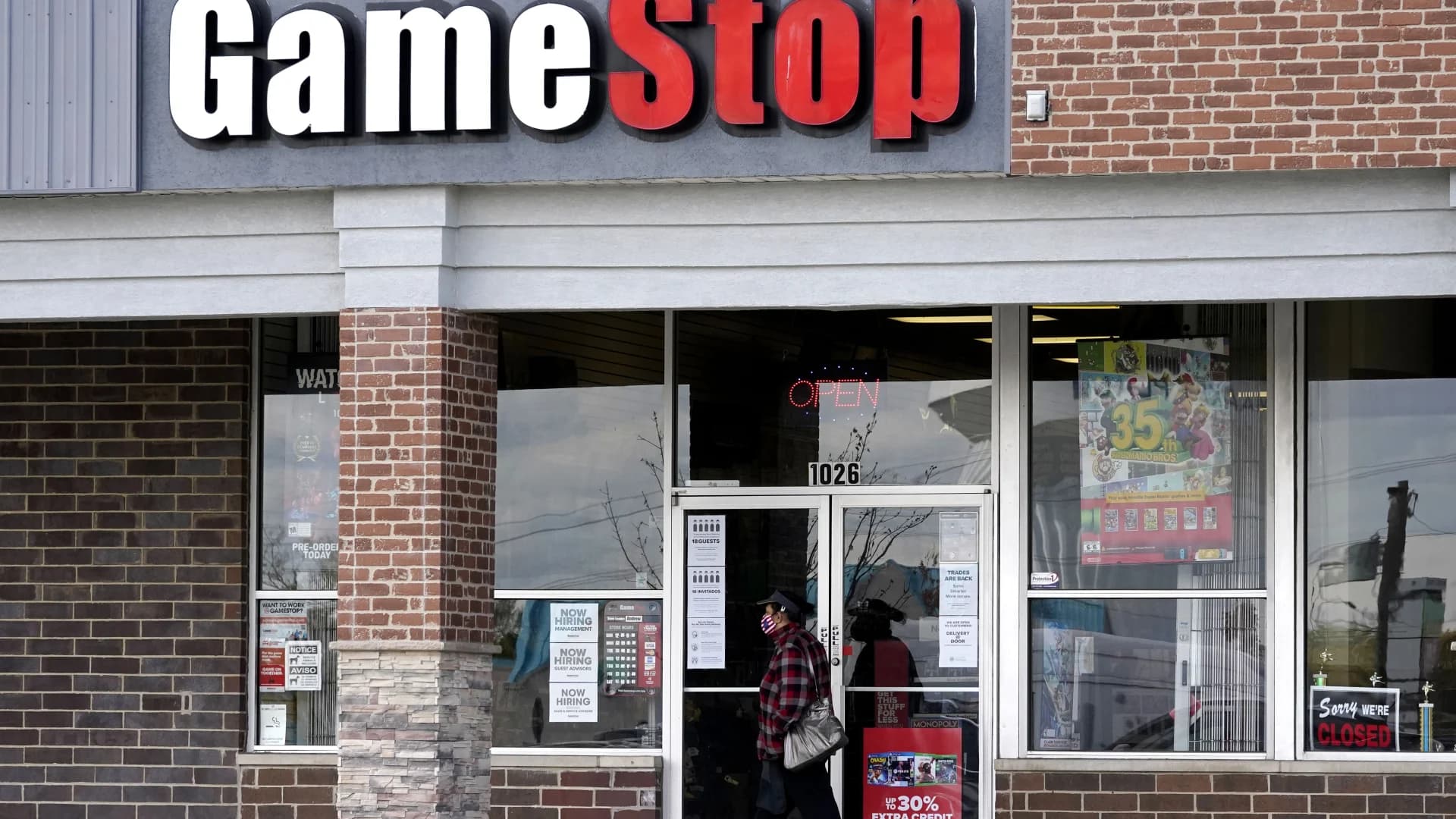 In battle over GameStop shares, two big players flinch