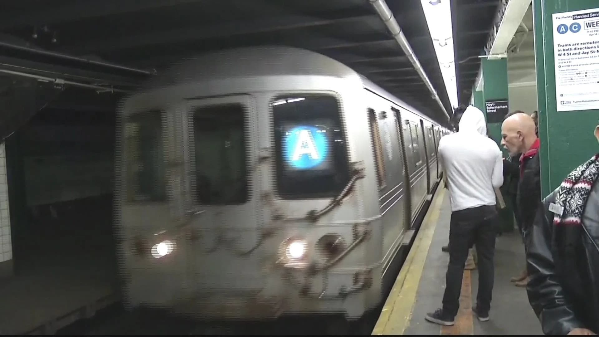 Massive delays, cancellations plague NYC subway system during power outage